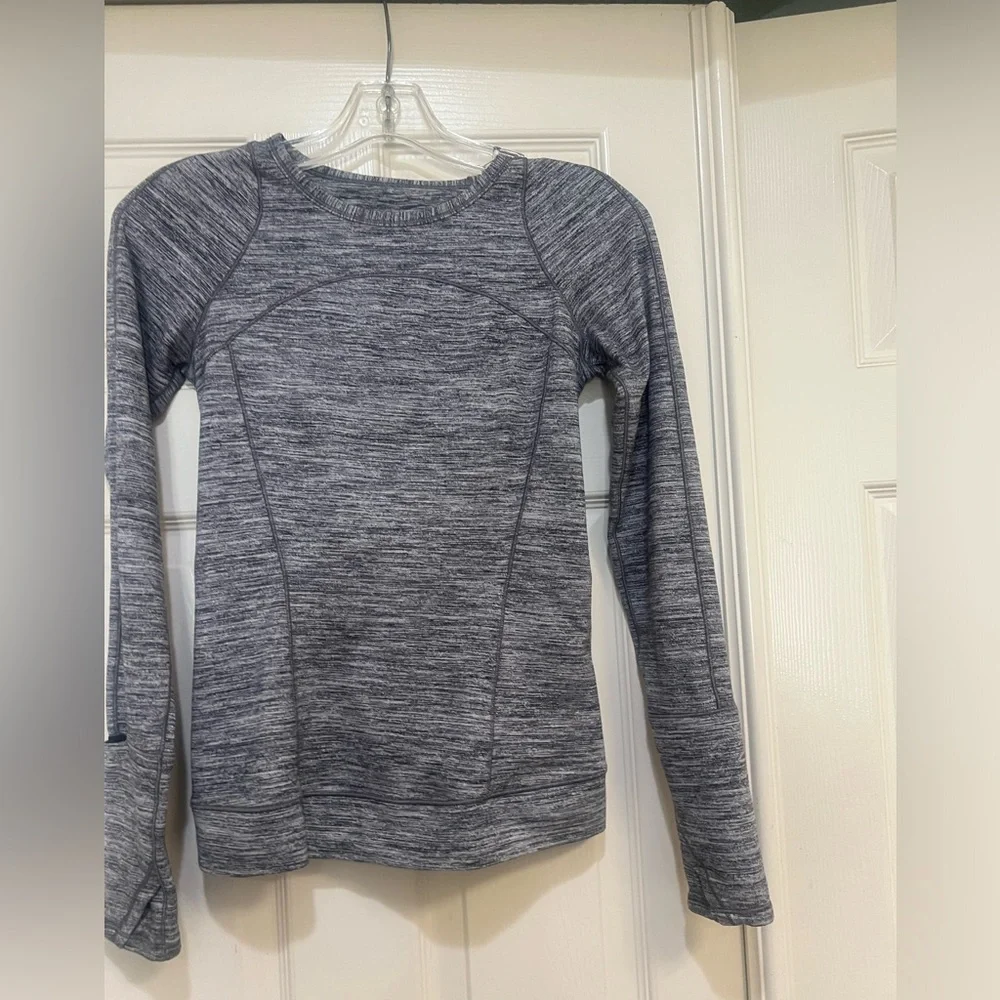 Lululemon Long Sleeve Athletic‎ Top size 4